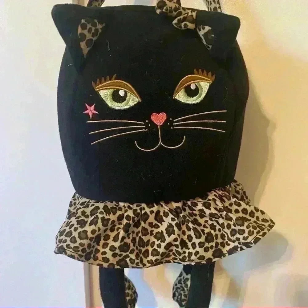 Cute kitty cat basket with meowing sound